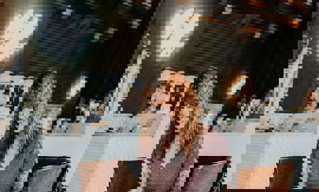 A women surfing online on her laptop